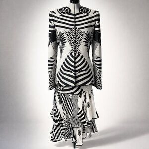 Vintage 2 piece silk skirt &jacket set, intricate quilting, sequins, b/w, szM